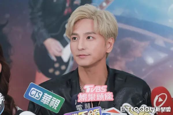 杨奇煜参演《生命中最美好的5分钟》的定妆照