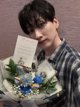 FansWorld2025票选男歌手冠军Super Junior银赫帅气日常照