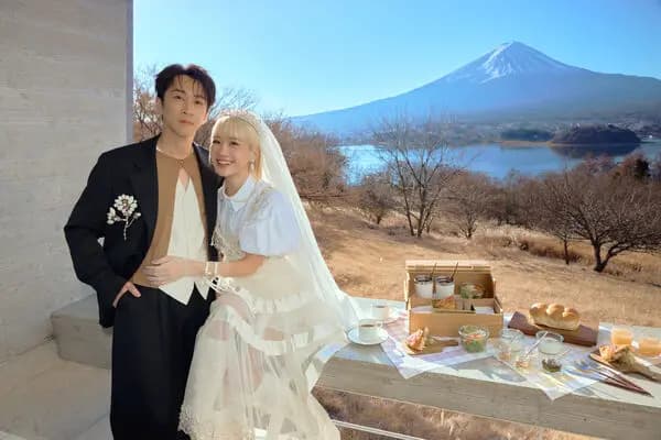 陈汉典与LULU如愿在富士山拍摄的浪漫婚纱照