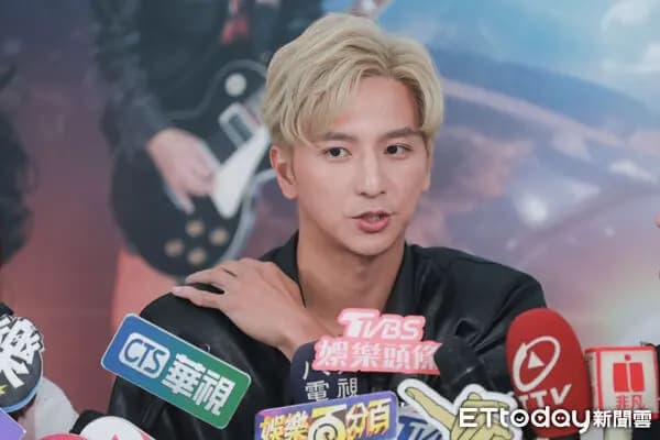 杨奇煜在《生命中最美好的5分钟》中的舞台表演照