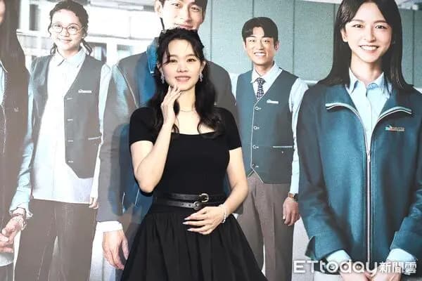 王真琳出席《人生只租不賣》首映会,与海报上的自己身材有明显差异